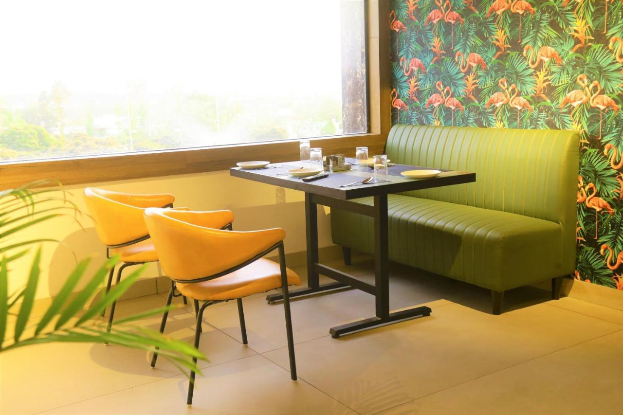 The Eleganza Hotell Jhājra Eksteriør bilde