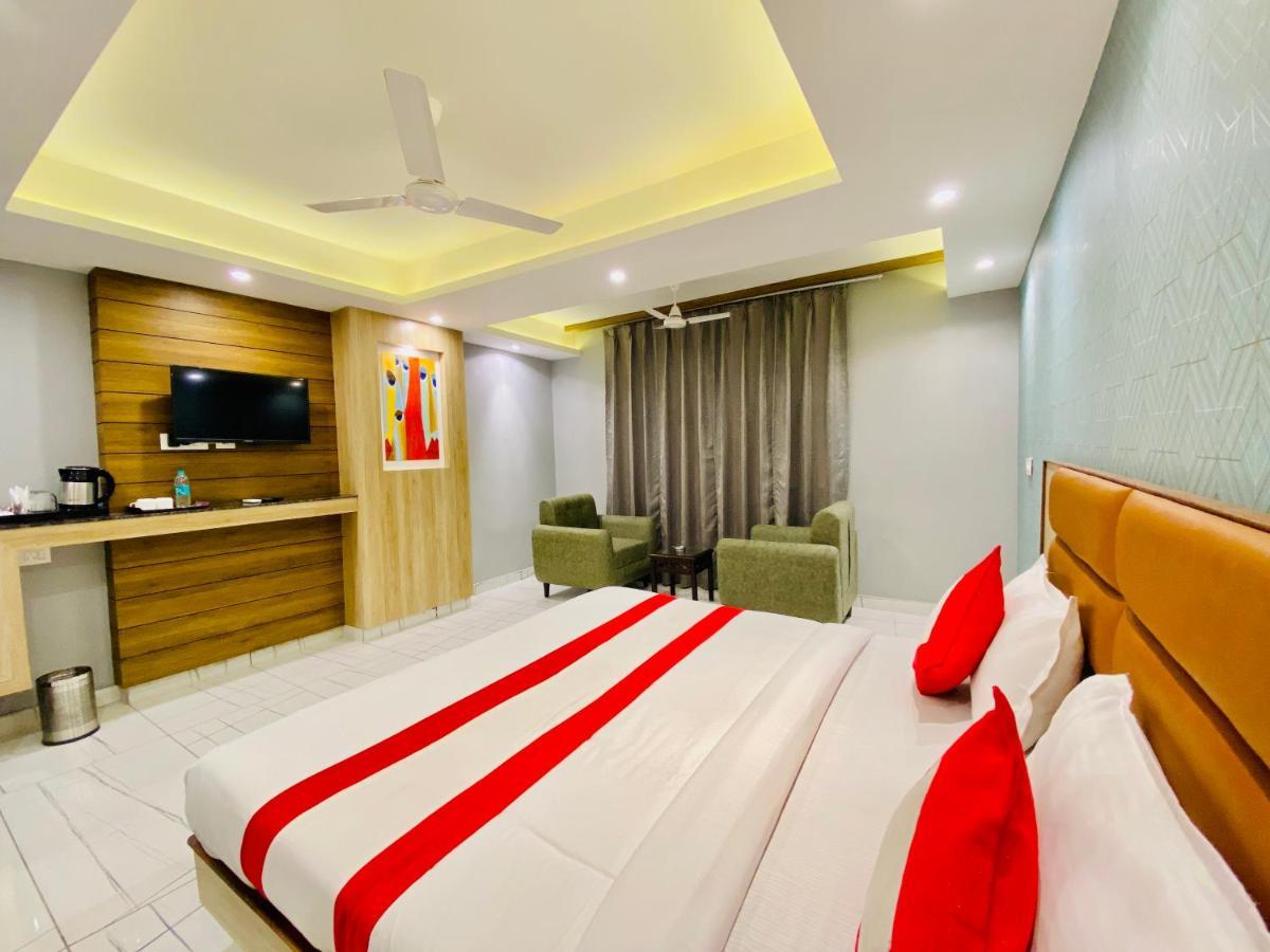 The Eleganza Hotell Jhājra Eksteriør bilde
