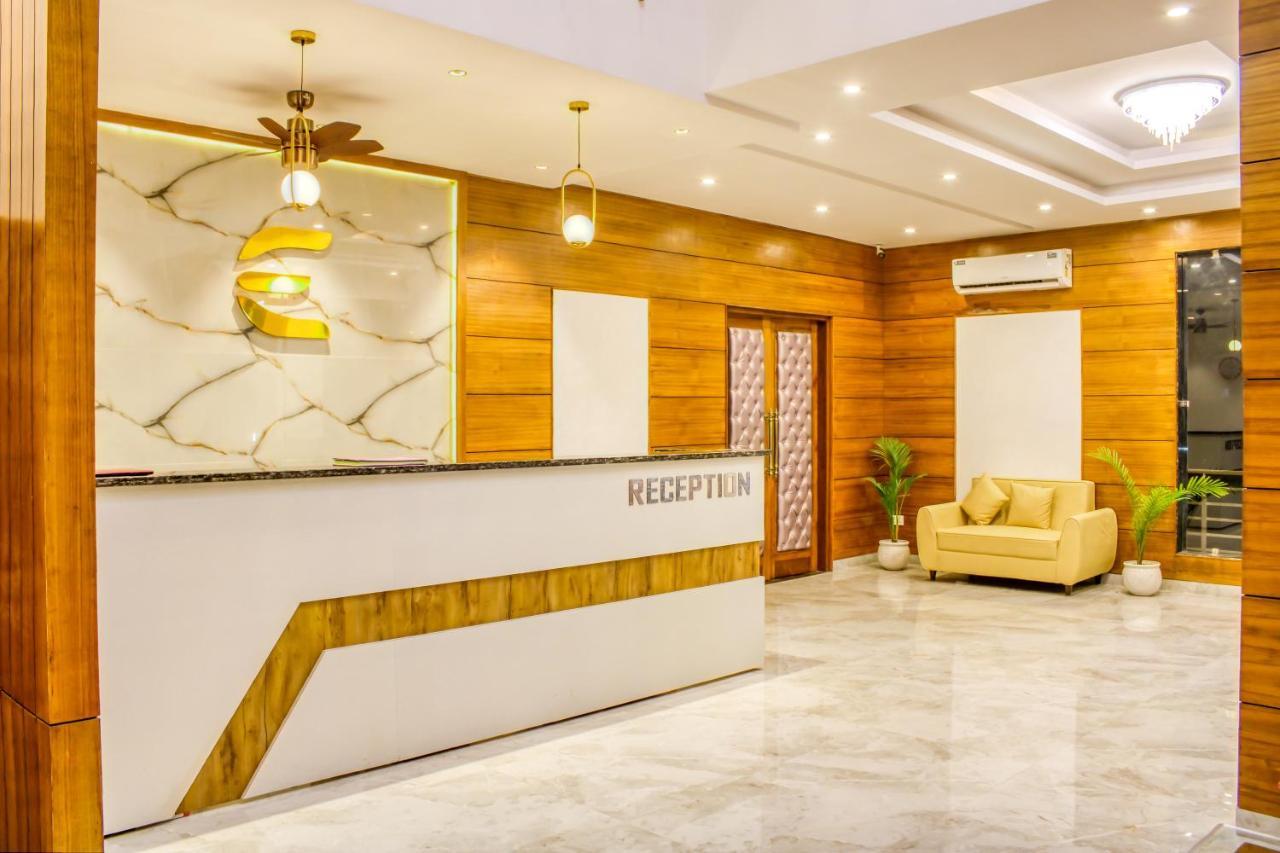 The Eleganza Hotell Jhājra Eksteriør bilde