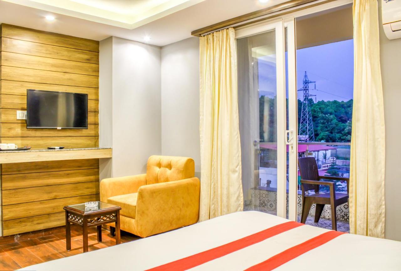 The Eleganza Hotell Jhājra Eksteriør bilde