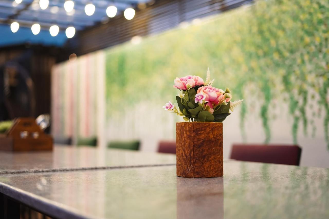 The Eleganza Hotell Jhājra Eksteriør bilde