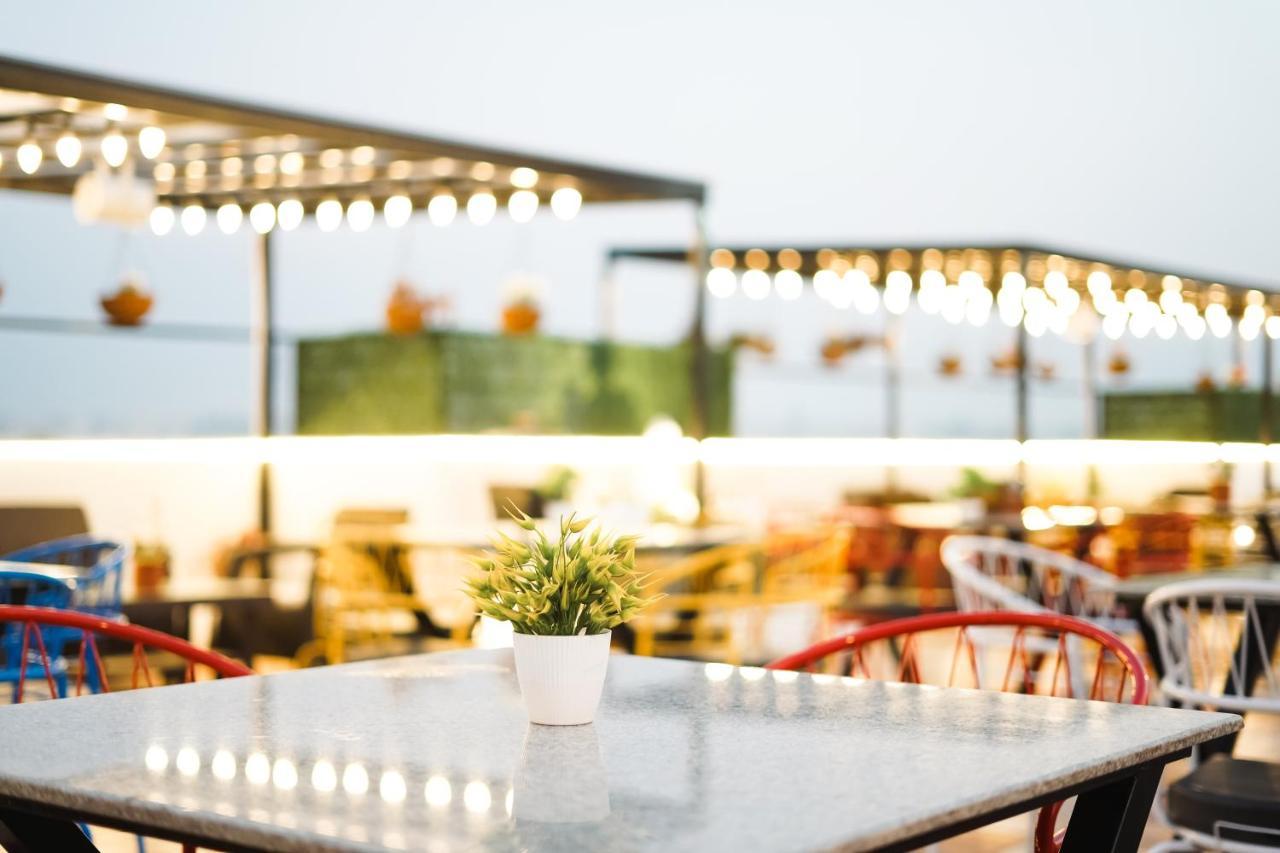 The Eleganza Hotell Jhājra Eksteriør bilde