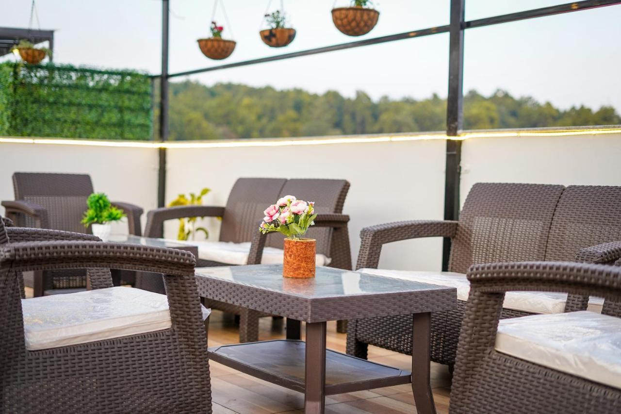 The Eleganza Hotell Jhājra Eksteriør bilde